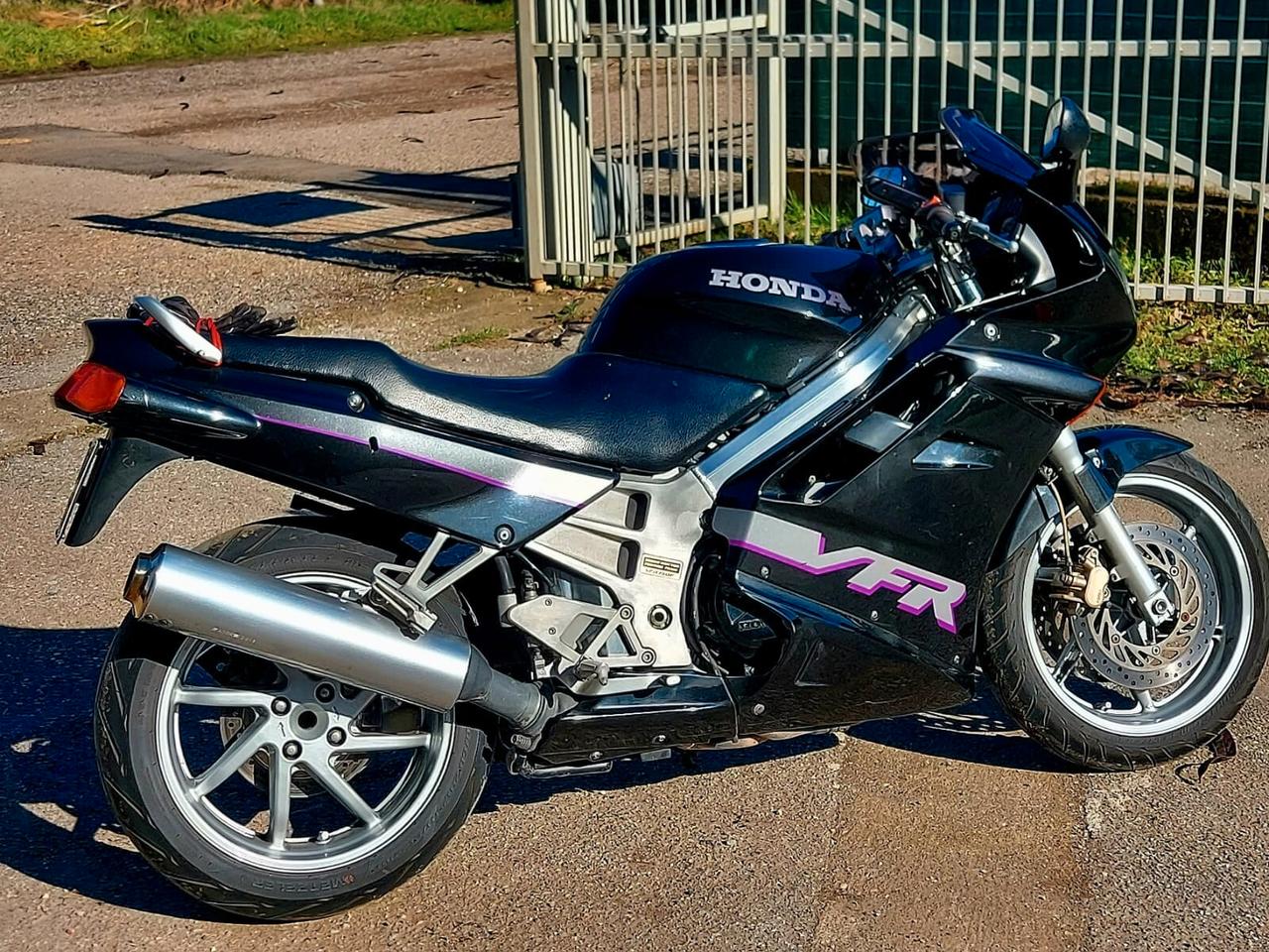 Honda VFR 750 F (iscritta asi) +3 bauletti Givi
