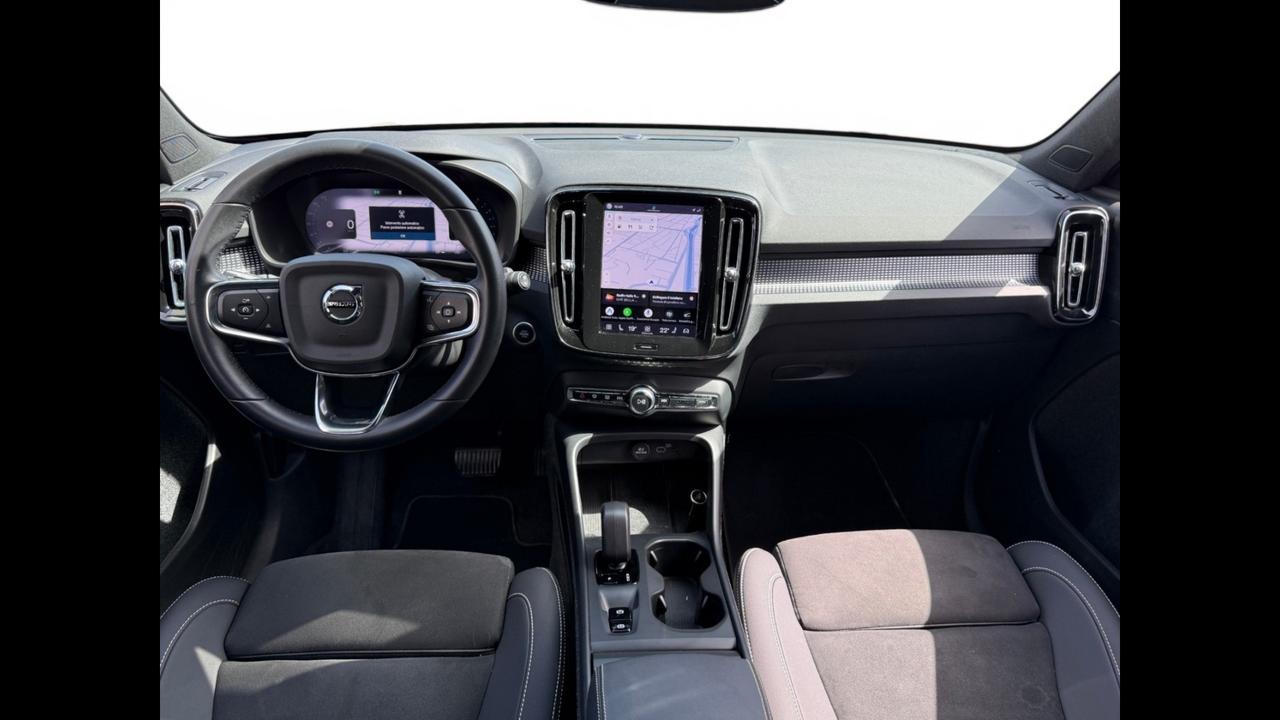 VOLVO XC40 Core B3 AUT