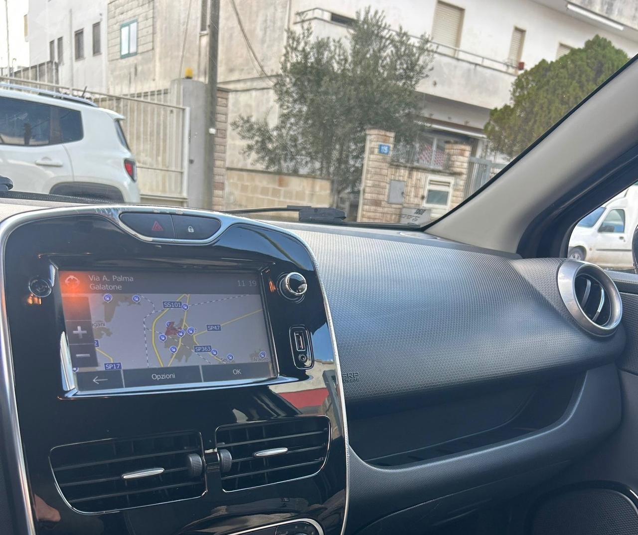 Renault Clio 1.5 dCi Costume National-2015 NAVI/LED/16"