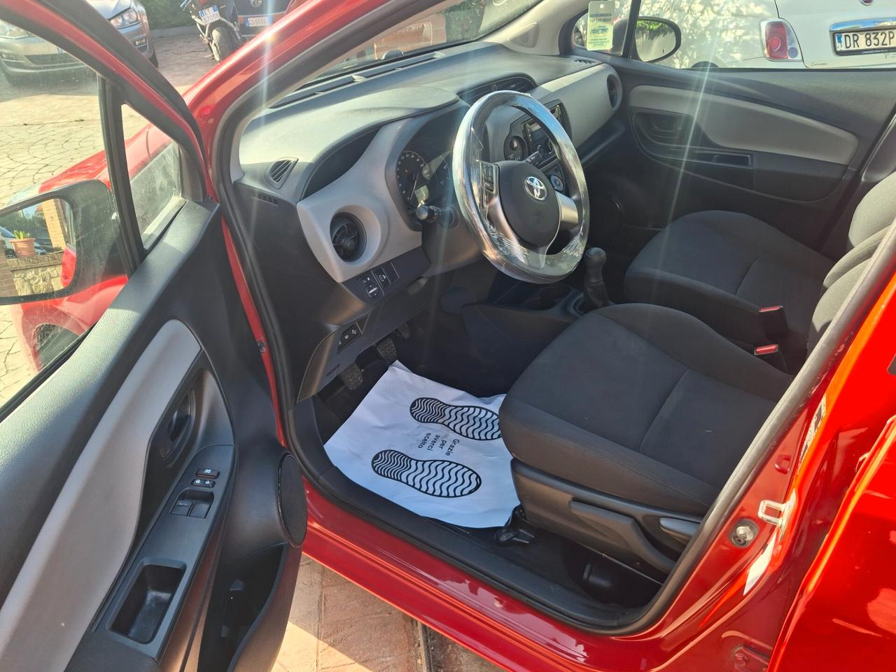 Toyota Yaris 1.0 5 porte Business neopatentati