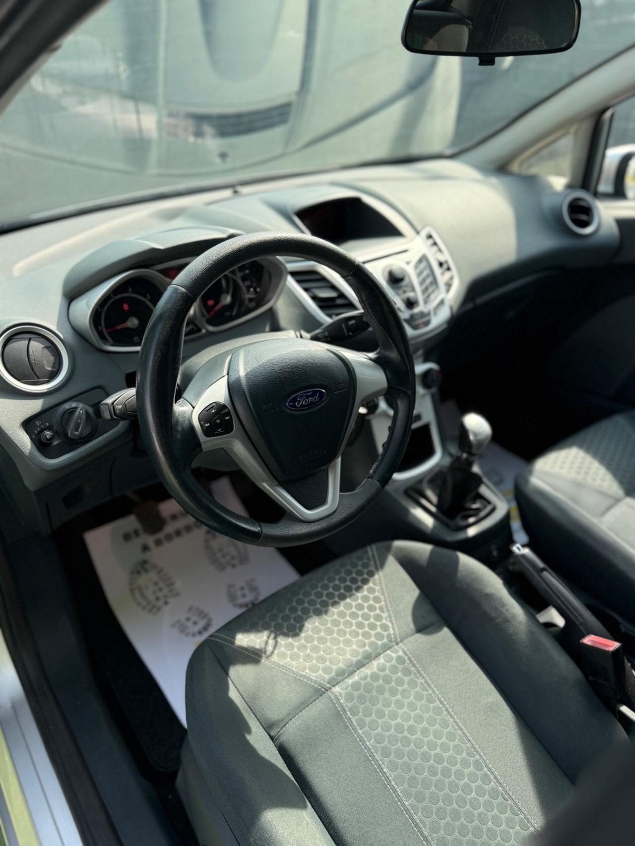 Ford FIESTA 1.4 GPL TITANIUM 5 PORTE NEOPATENTATI