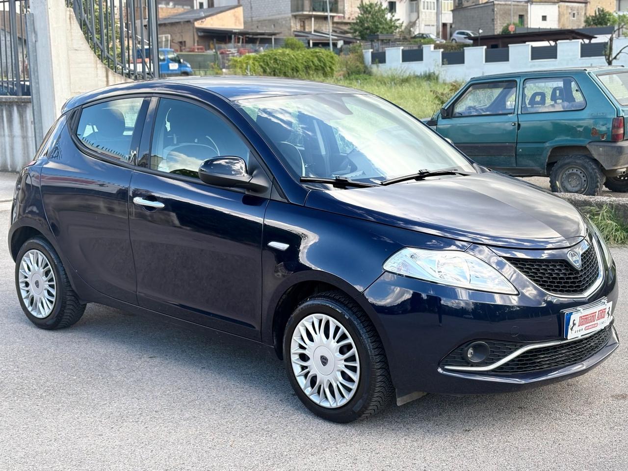 Lancia Ypsilon 1.2 69 CV 5P Gold UCONNECT Blue&Me