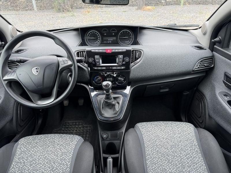 Lancia Ypsilon 1.0 FireFly 5 porte S&S Hybrid Silver