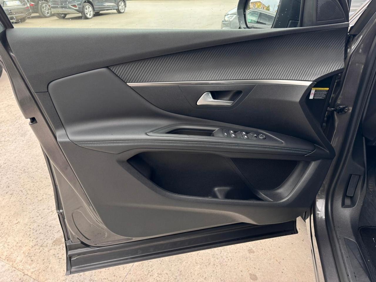 Peugeot 3008 BlueHDi 130 S&S EAT8 Allure Pack Autocarro N1