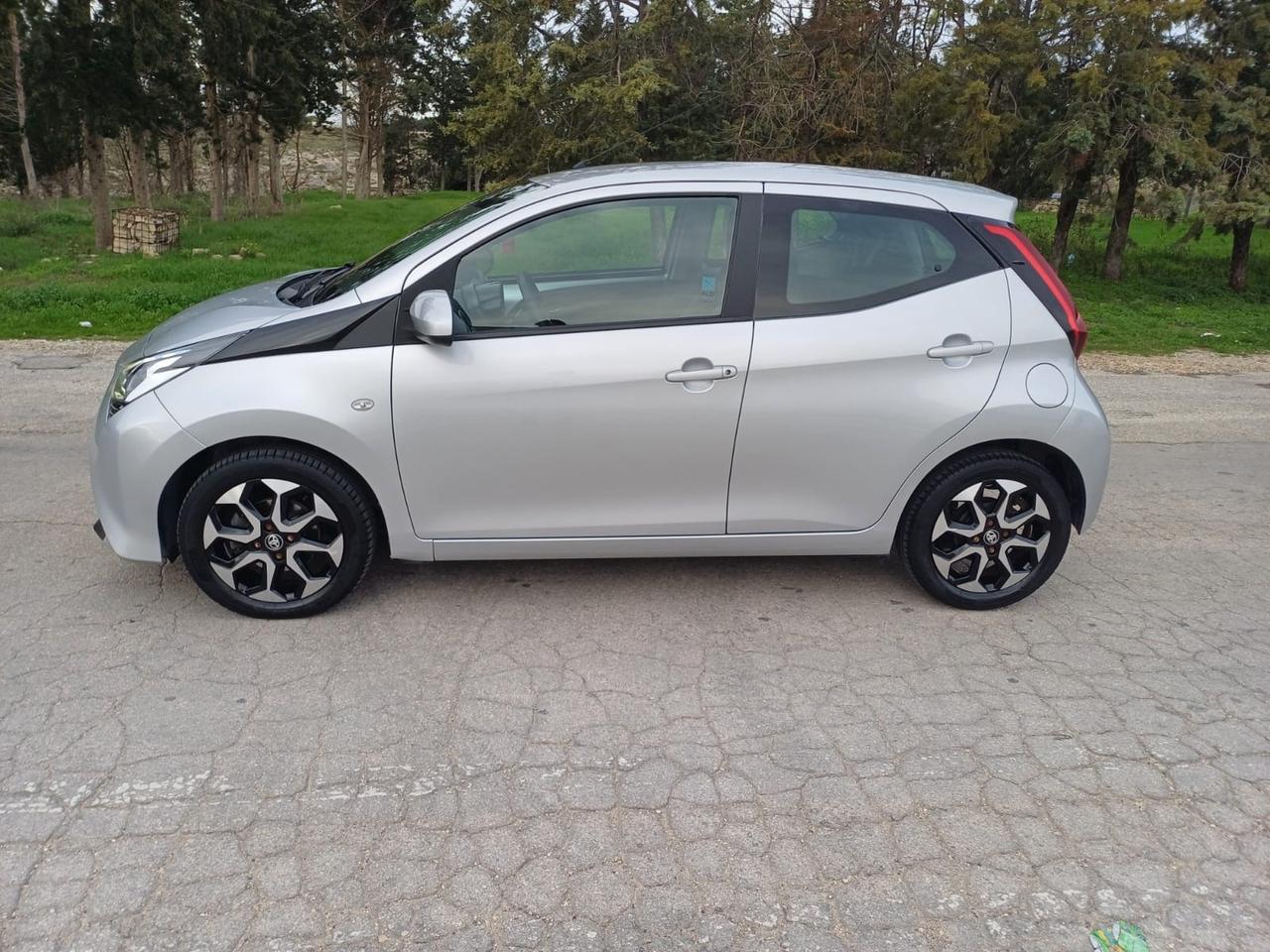 Toyota Aygo 1.0 VVT-i 72 CV 5 porte x-clusiv
