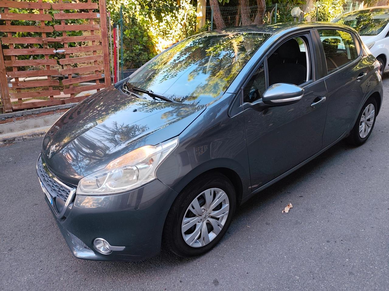 Peugeot 208 1.4 HDi 68 CV 2014