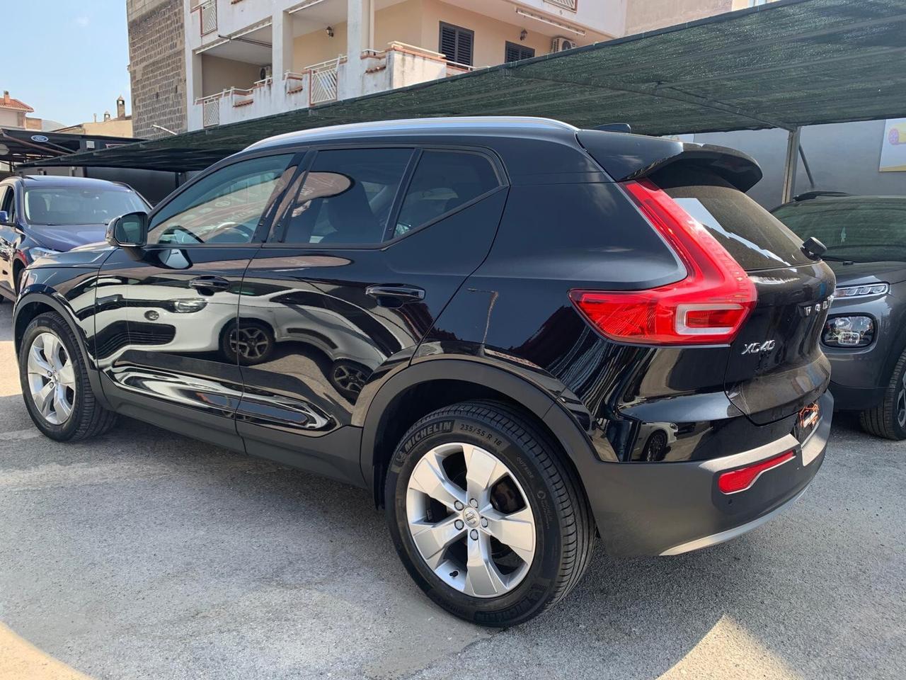 Volvo XC40 2.0 d3 Momentum Navi/Kamera/Tetto/Park/Pelle