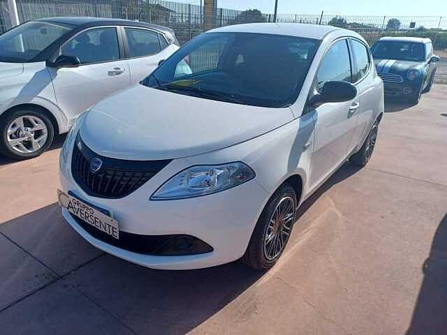 Lancia Ypsilon 1.0 5 porte Hybrid SILVER Plus