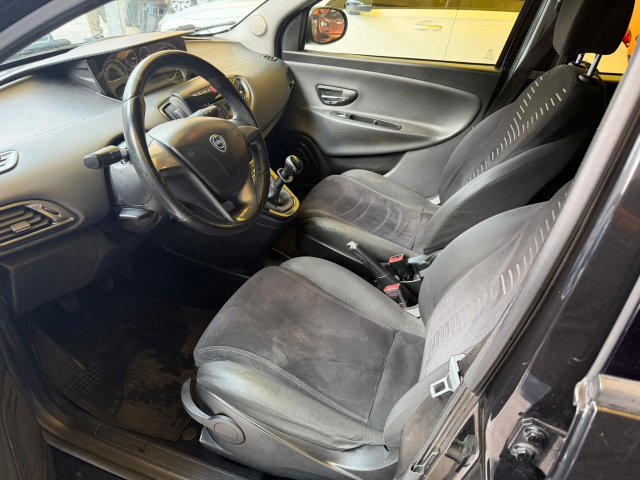 Lancia Ypsilon 1.2cc benzina 12 mesi garanzia-2012