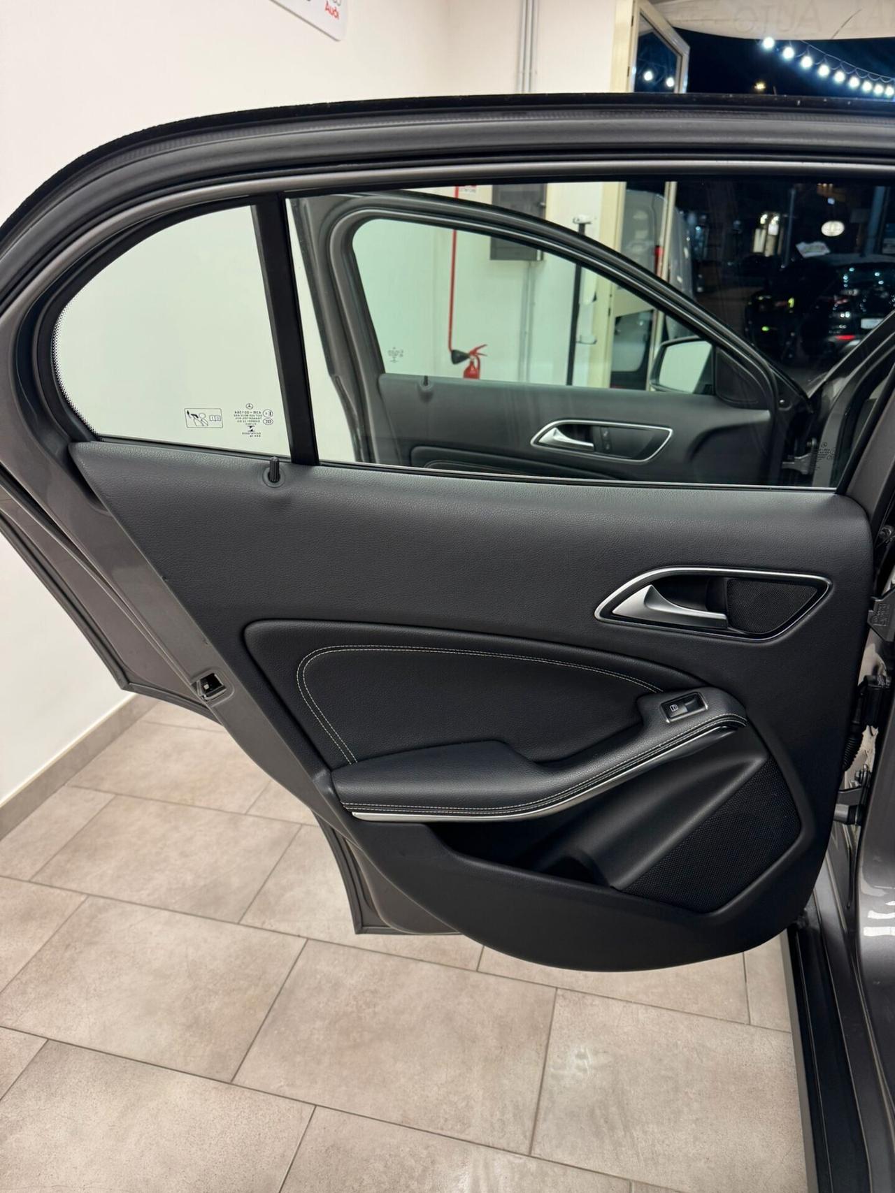 MERCEDES-BENZ GLA 200 D AUTOMATC PREMIUM