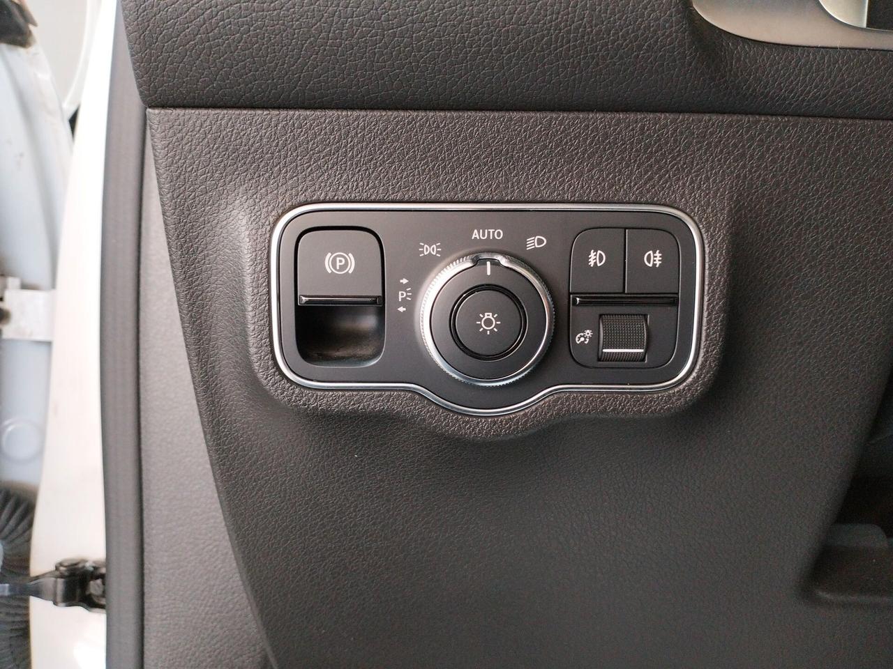 Mercedes-Benz GLB 180 X247 2019 d Sport auto