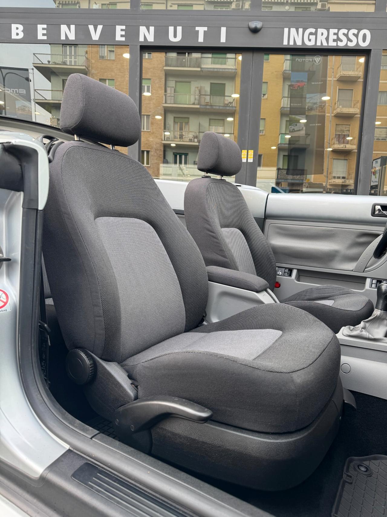 Volkswagen New Beetle 1.6 Cabrio