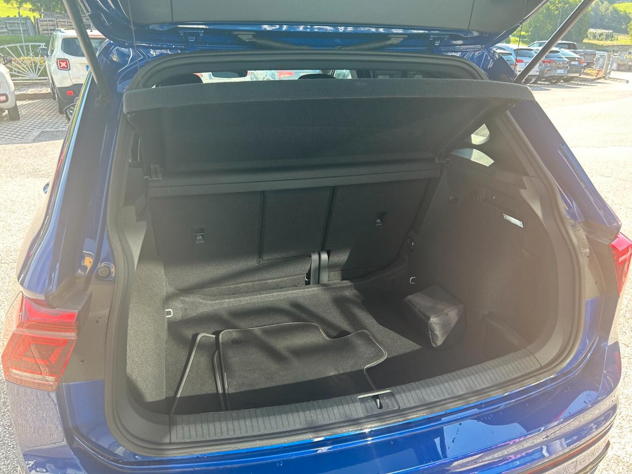 Volkswagen Tiguan R-LINE 2.0 TDI 150cv DSG 4MOTION