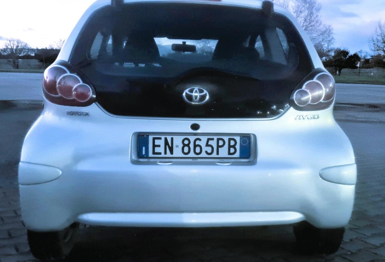 Toyota Aygo 1.0 (UNICOPROPRIETARIO)12V VVT-i 3 porte Now Connect