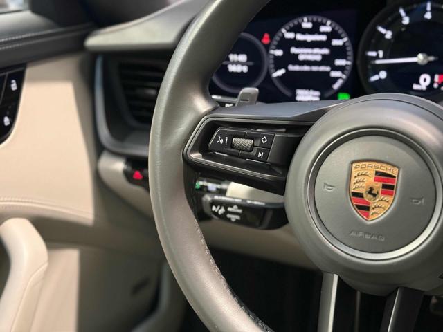 PORSCHE 911 Carrera 4