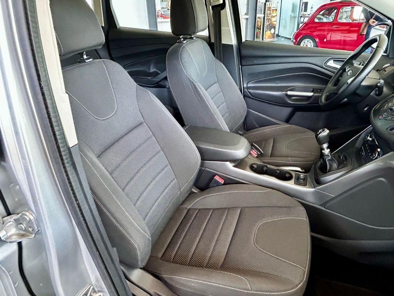 Ford Kuga 2.0 TDCI 140 CV 2WD Titanium