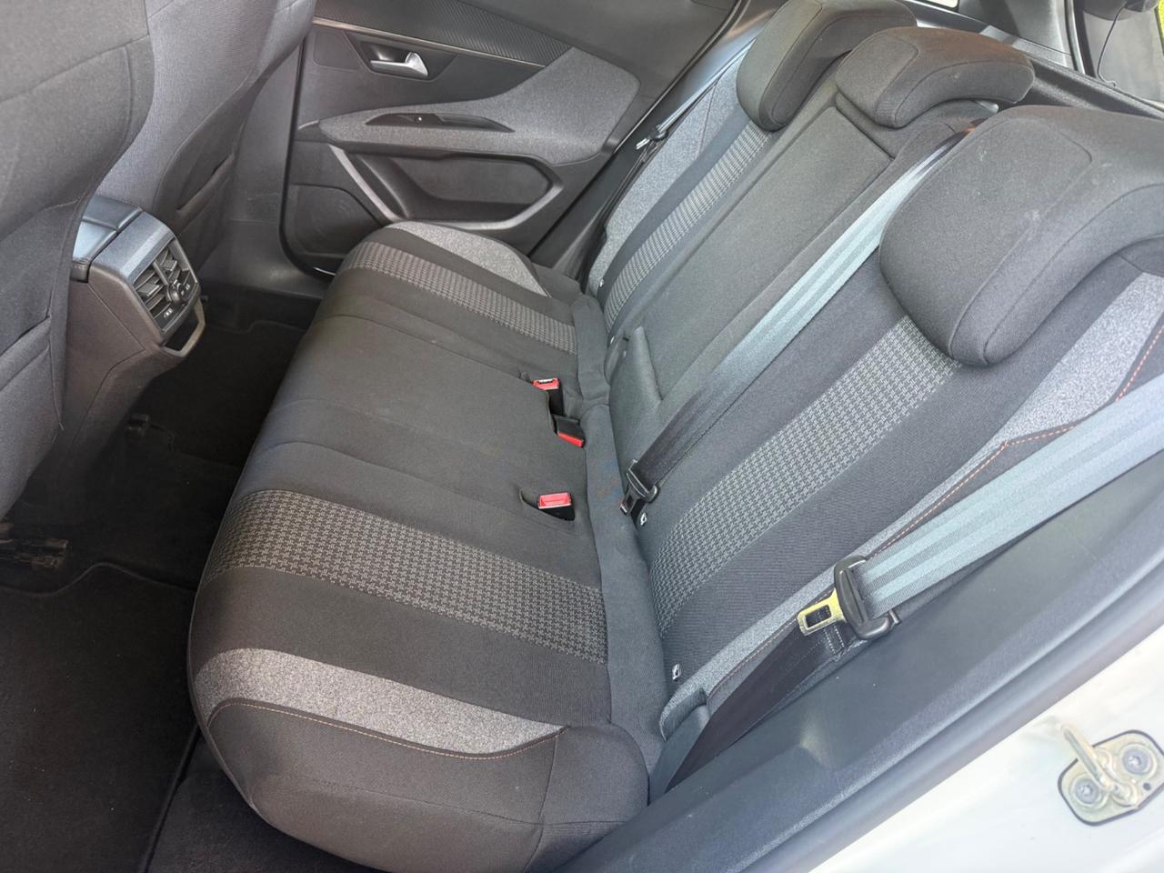Peugeot 3008 BlueHDi 130 S&S Active Business