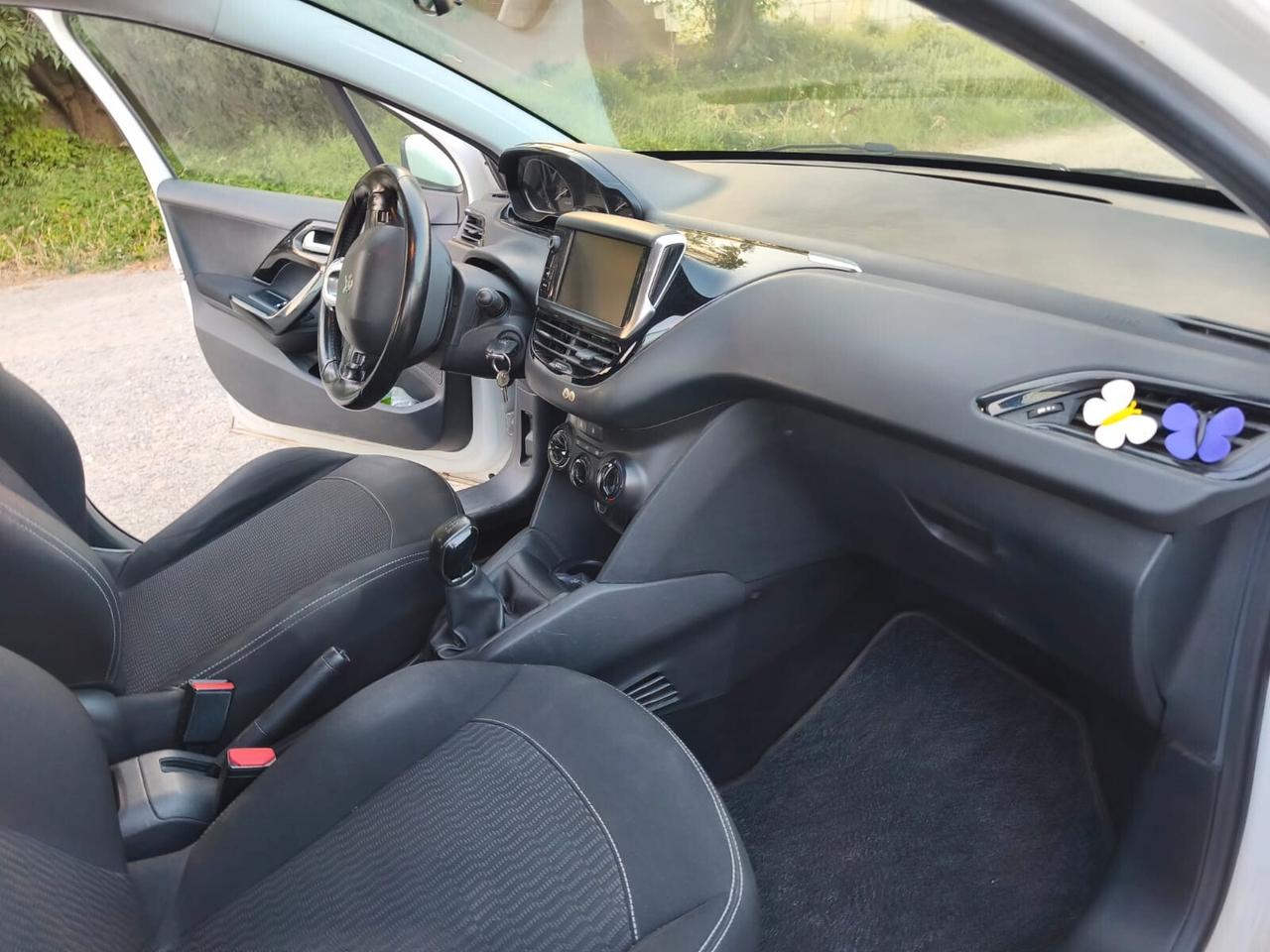 Peugeot 208 2017---1.2 Benzina Neopatentati