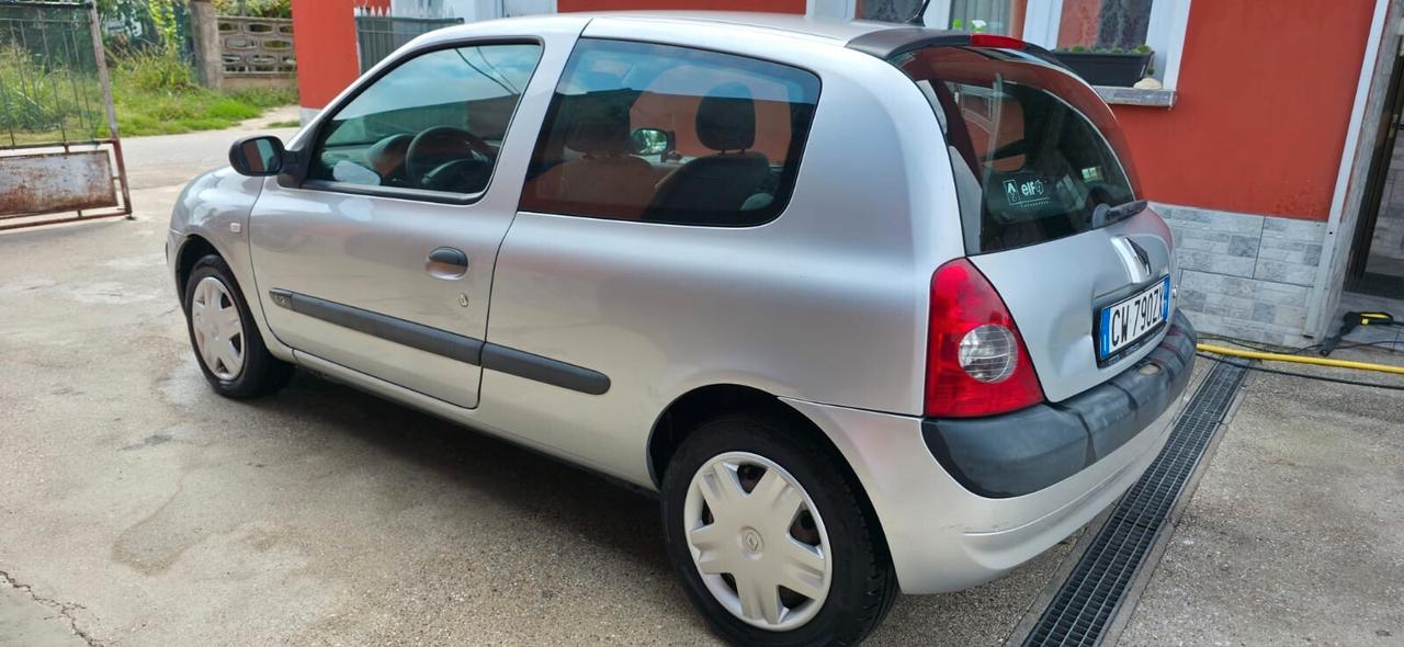 Renault Clio 1.2 cat 3 porte Confort Authentique neop