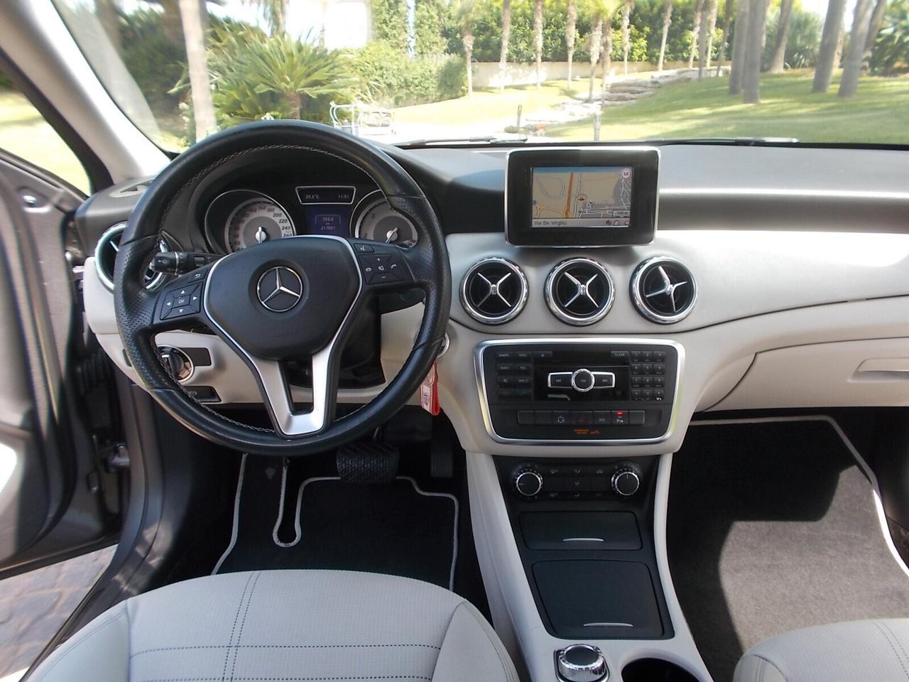 Mercedes-Benz GLA 200d Aut. *FULL OPT.* da VETRINA
