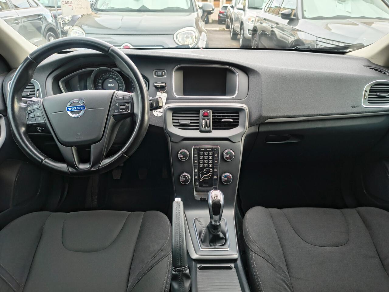 VOLVO V40 2.0 DIESEL SOLO 130.000 KM ANNO 2015