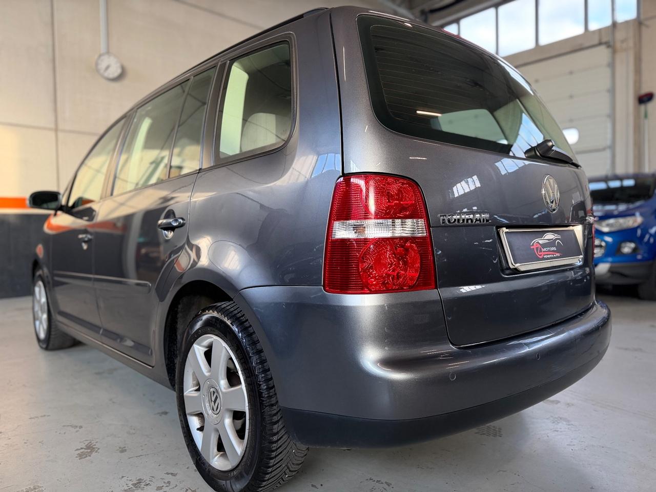 Volkswagen Touran 2.0 TDI DPF Highline AUTOCARRO