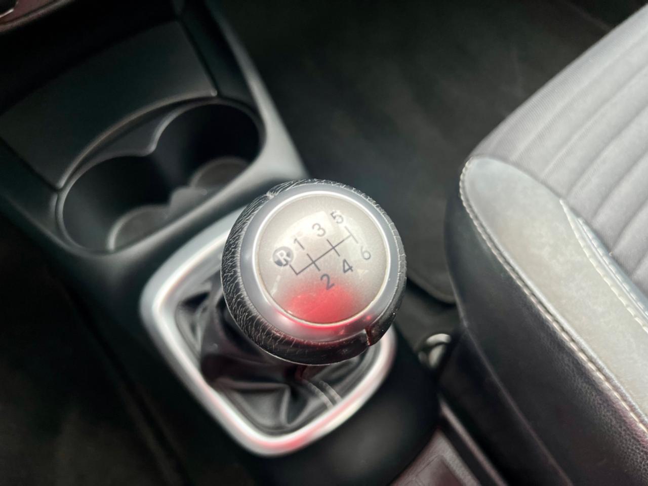 Toyota Yaris 1.3benz 2015 90.000km perfetta per neopatentati