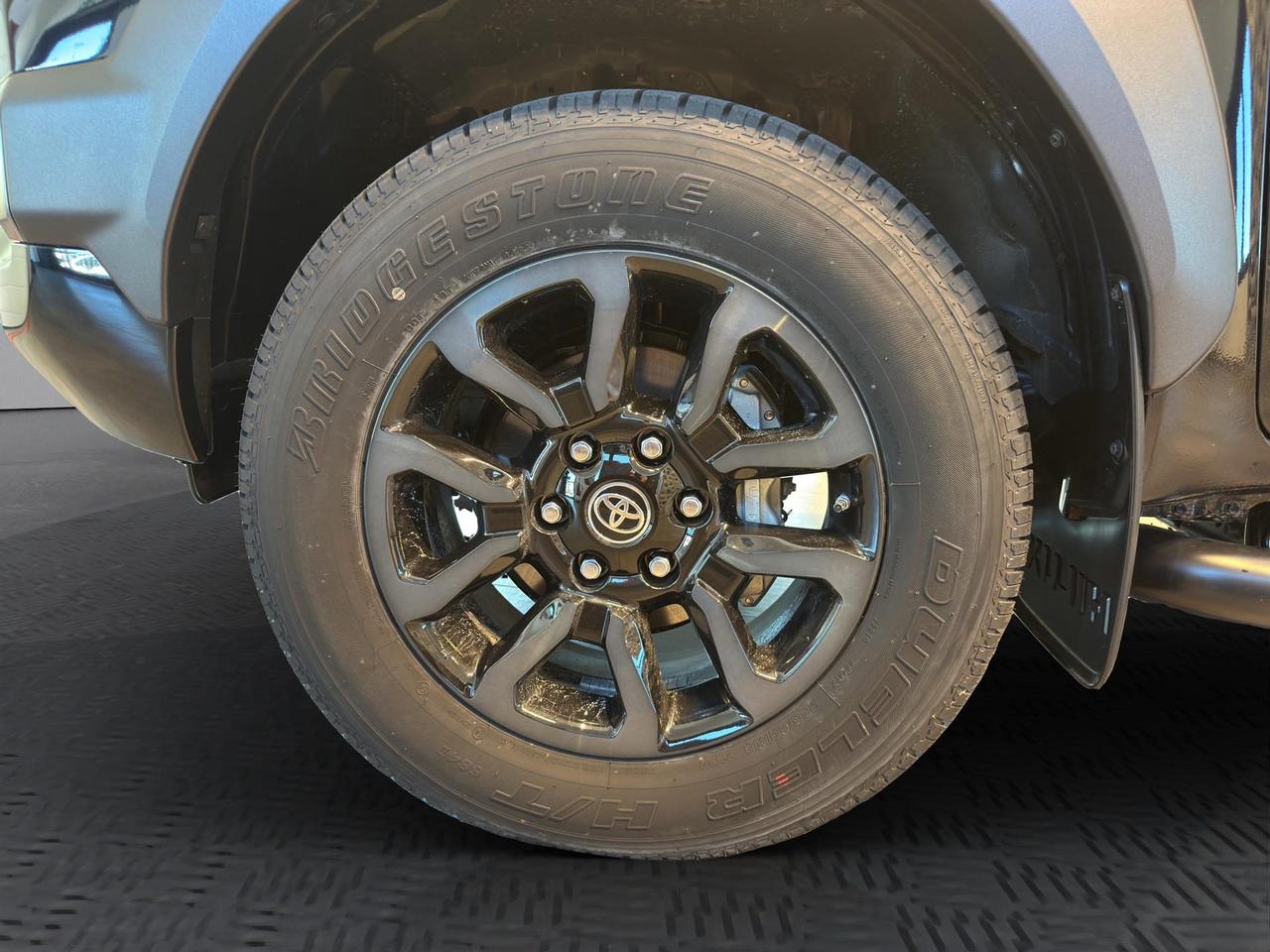 Toyota Hilux 2.8 d-4d 48V double cab Invincible