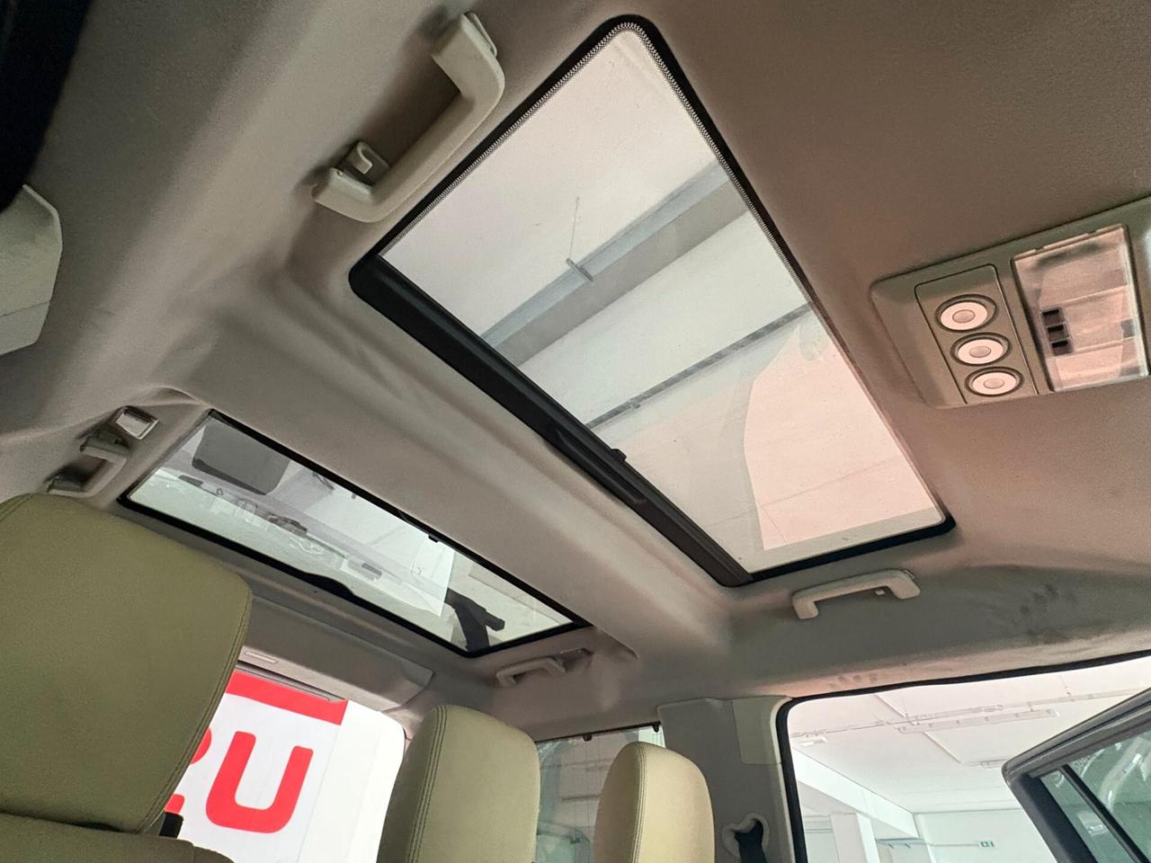 LAND ROVER DISCOVERY 3 POSTI 7 Con 4X4 RUOTE MOTRICI CAMBIO AUT. DIESEL 2700 CV 190 Km 155.328 Certificati