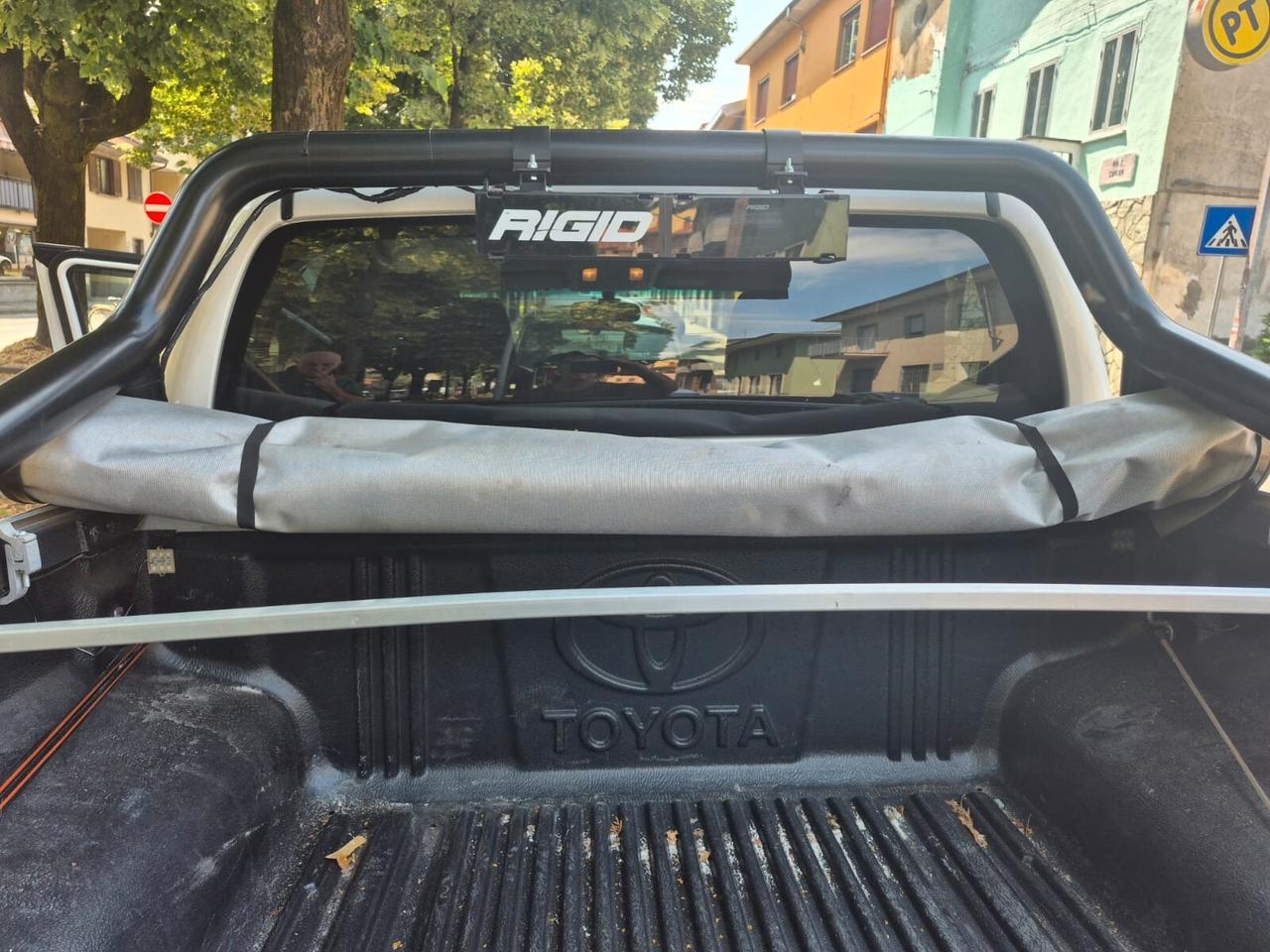 Toyota Hilux 2.4 D-4D 4WD 4 porte Double Cab Lounge