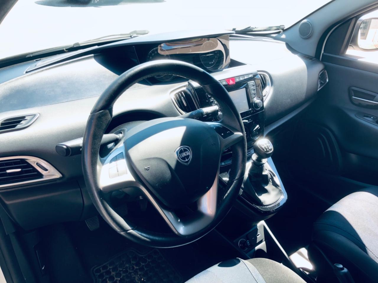 Lancia Ypsilon 1.0 FireFly 5 porte S&S Hybrid Ecochic Gold