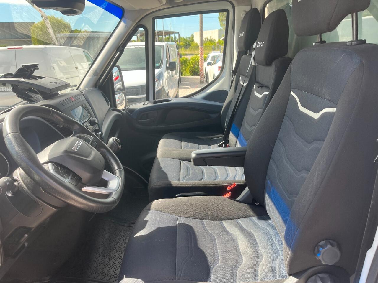 IVECO DAILY 35C18 3.0CC CENTINA ALZA E ABBASSA