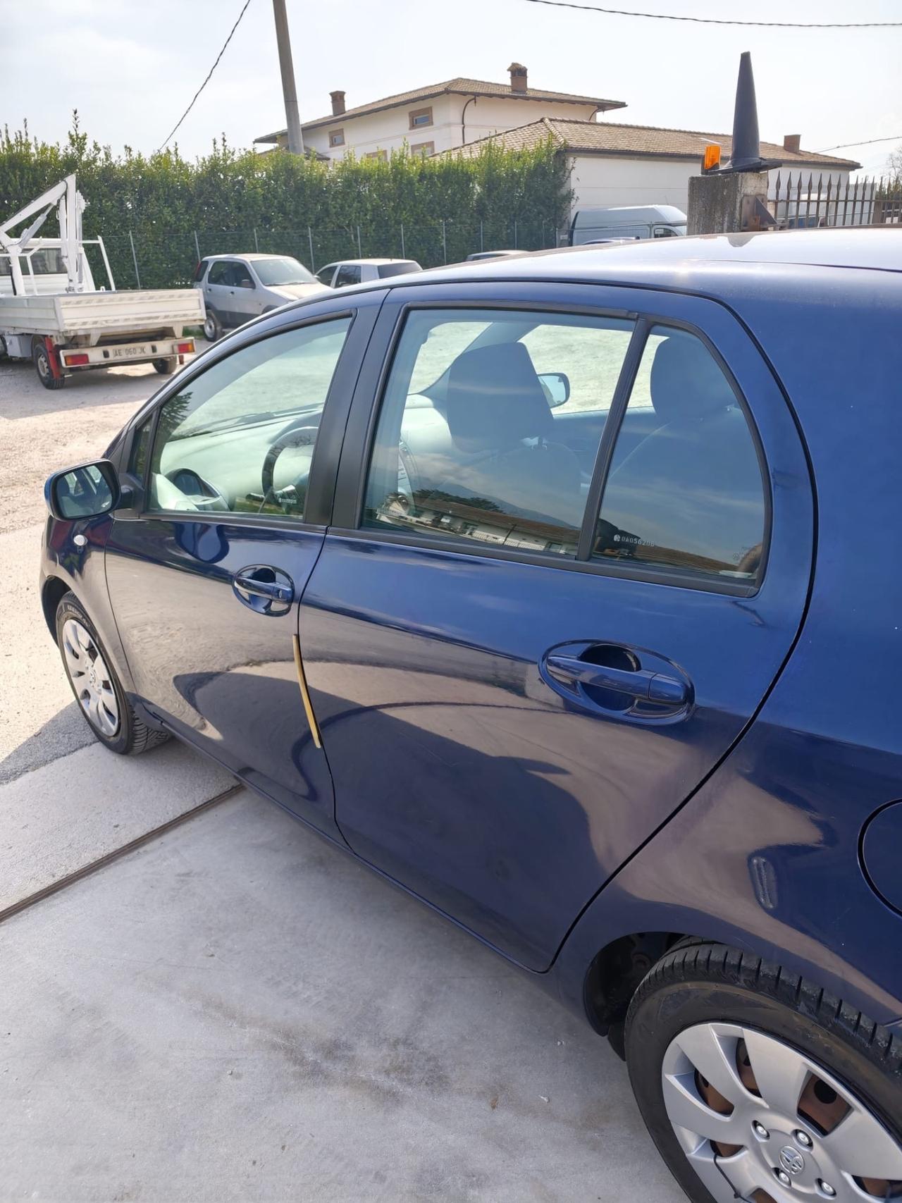 Toyota Yaris 1.0 5 porte Sol km 129 mila certificati