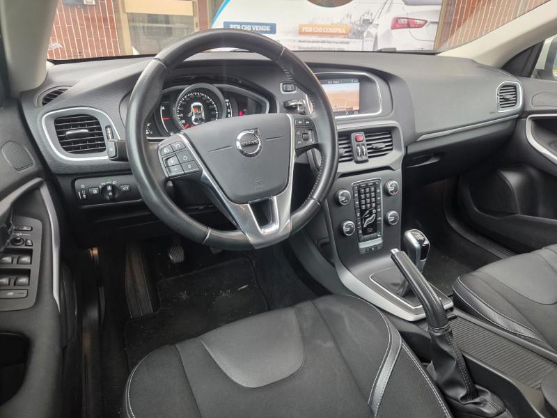 VOLVO V40 2.0 D BUSINESS