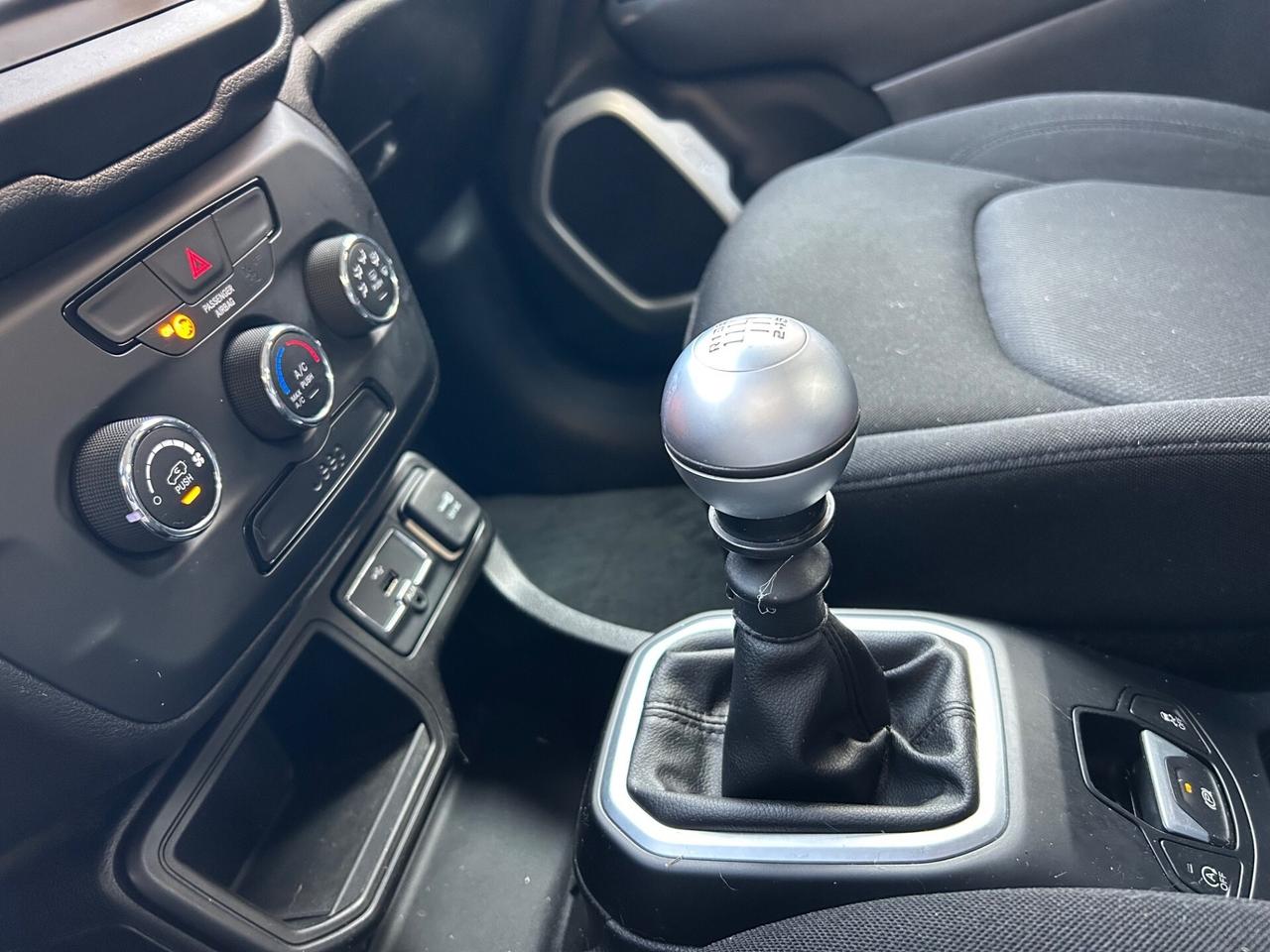 Jeep Renegade 1.6 Mjt Sport ideale per neo patenta