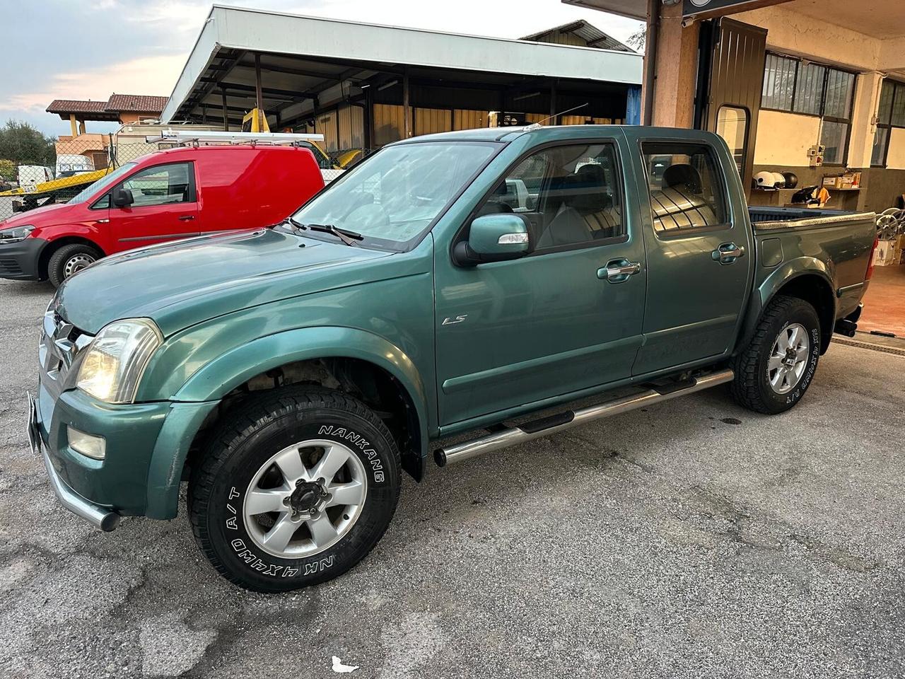 Isuzu D-Max 3.0 TD cat Crew Cab 4WD Pup LS Roadm.Aut