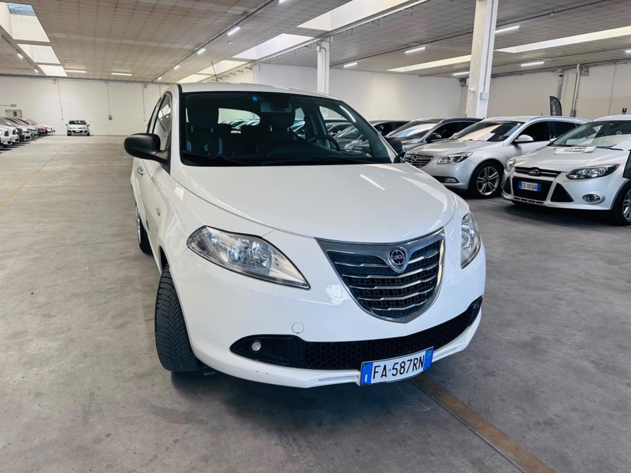 Lancia Ypsilon 1.2 69 CV 5 porte GPL Ecochic Silver