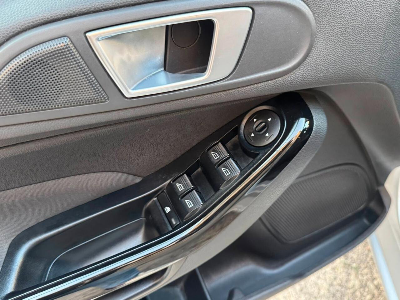 FORD FIESTA 1.5 TDCI 75 CV. E6 TITANIUM NAVI+CERCHI