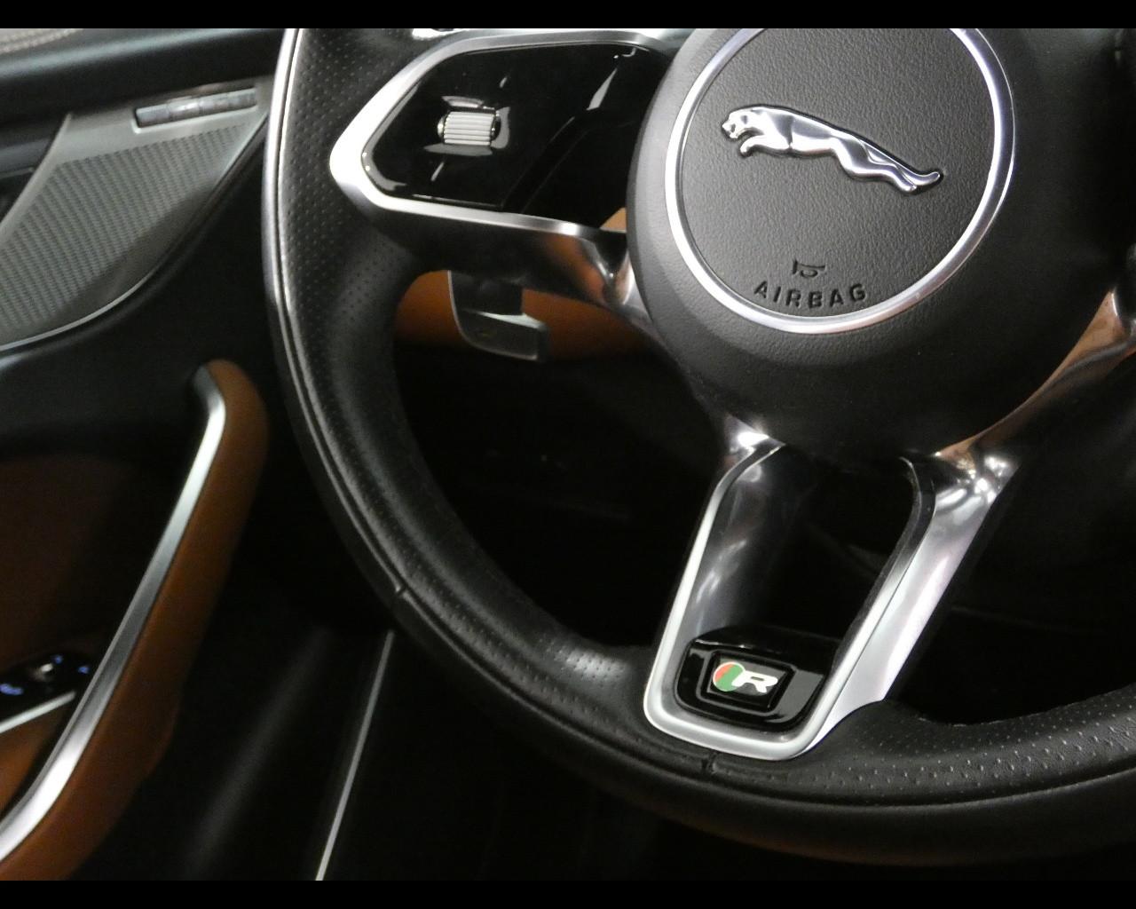 JAGUAR F-Pace (X761) - F-Pace 2.0 250 CV AWD aut. R-Dynamic SE