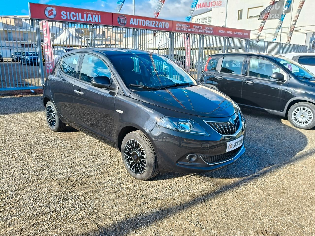 Lancia Ypsilon 1.0 70CV Hybrid Platino