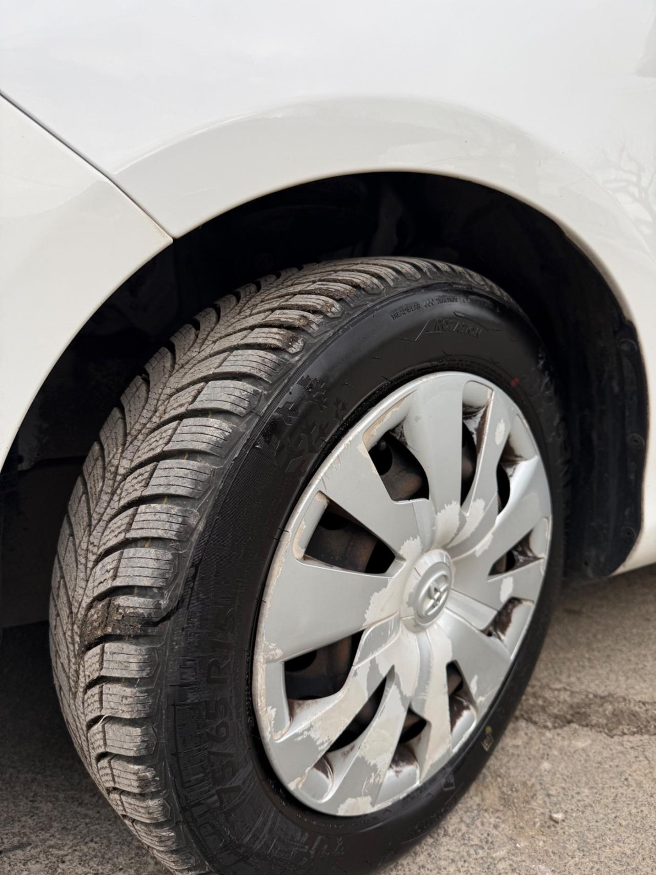 Toyota Yaris 1.0 5 porte Lounge