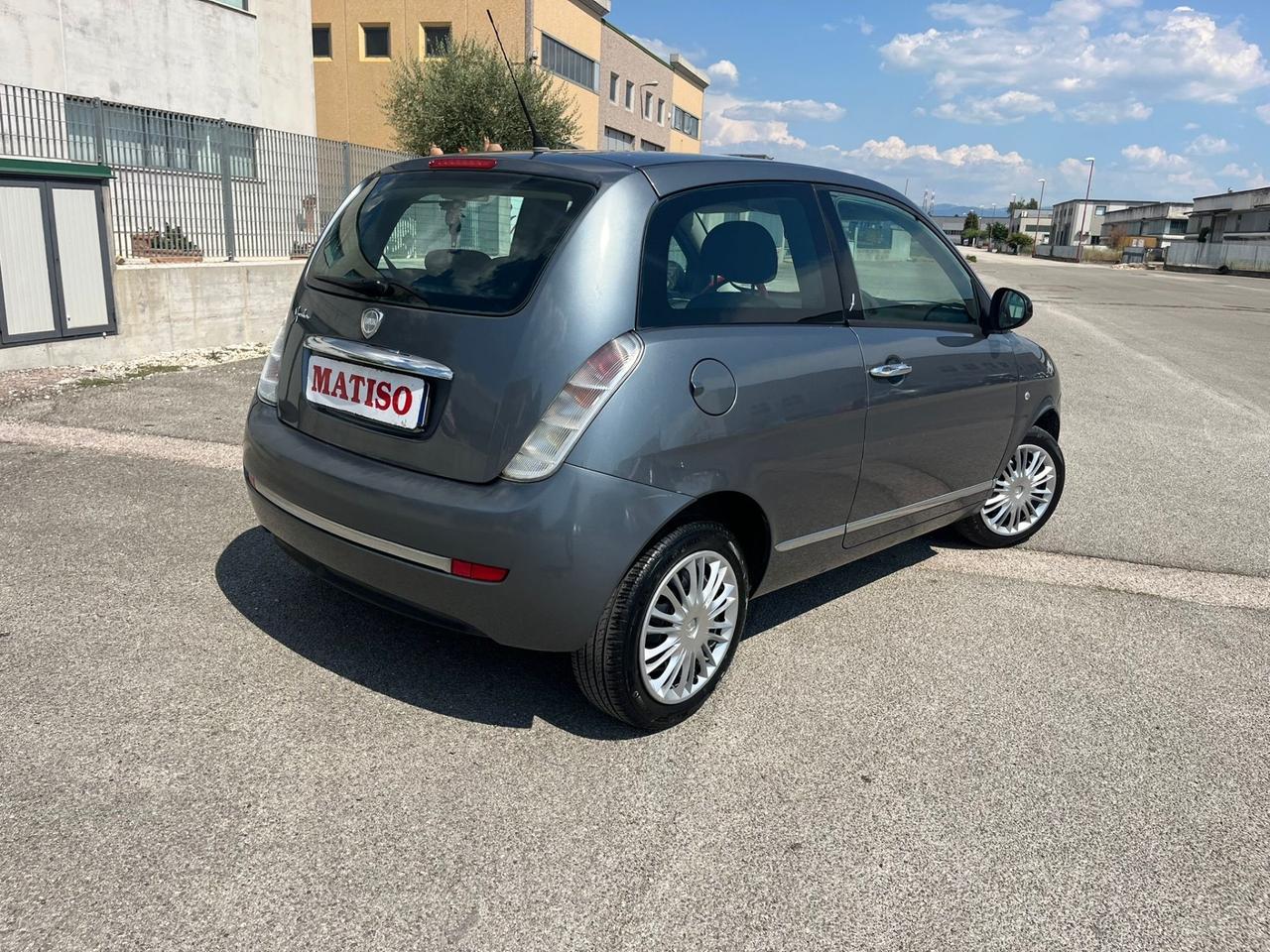Lancia Ypsilon 1.3 MJT 75 CV Unyca
