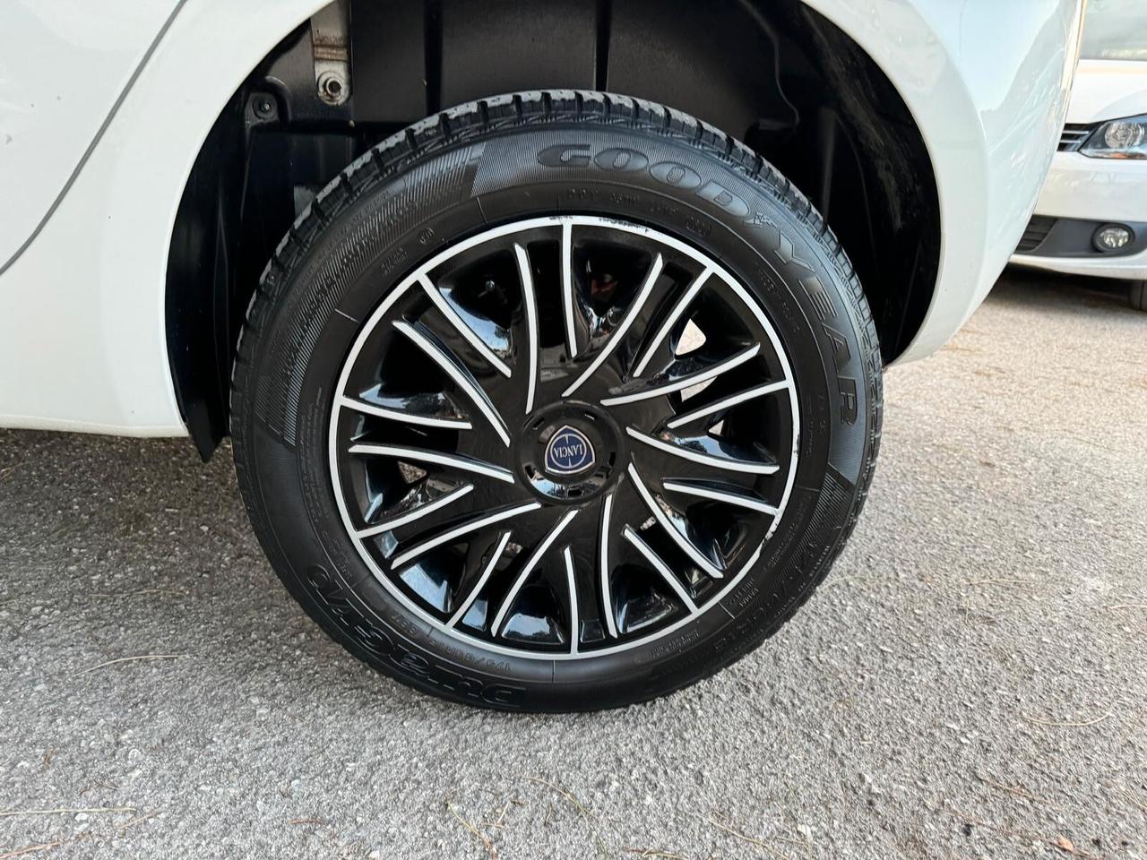 Lancia Ypsilon 0.9 T.AIR 84CV METANO