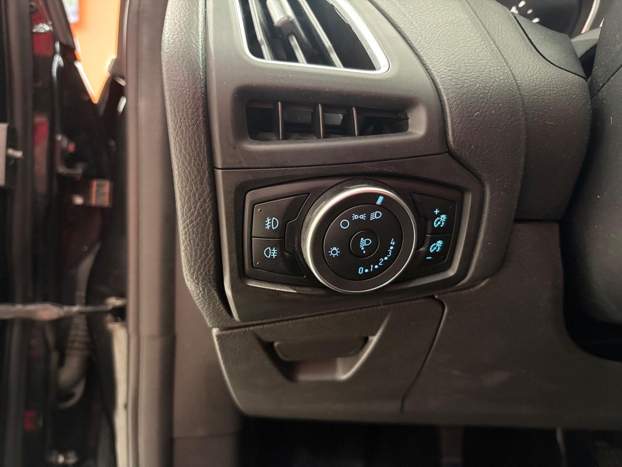 Ford Focus 1.5 TDCi 120 CV Titanium permute finanziamenti