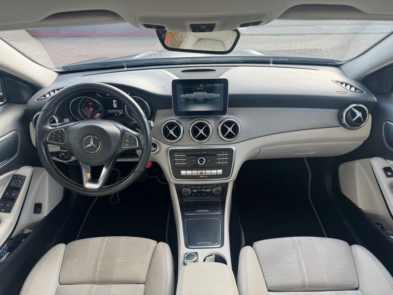 Mercedes-Benz GLA 200 Premium GLA 200 D TET #9904