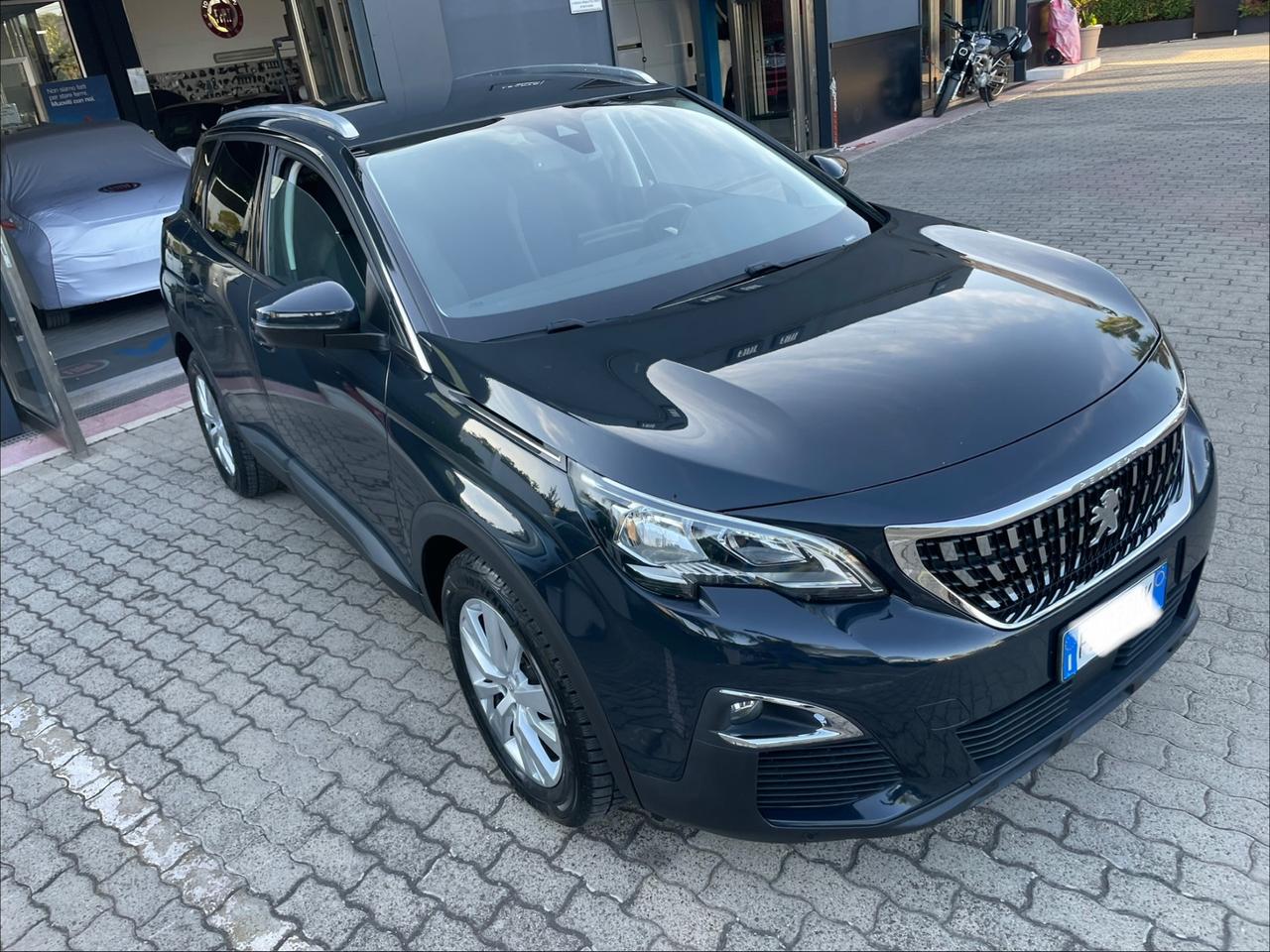 Peugeot 3008 BlueHDi cambio manuale sensori parcheggio ant-vetri privacy