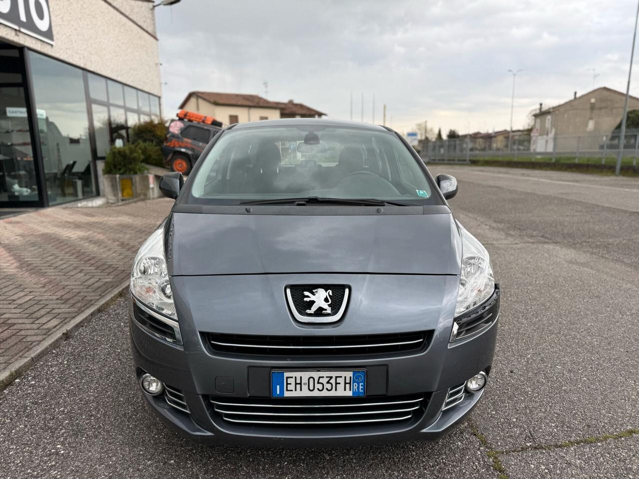 Peugeot 5008 1.6 HDi 112CV cambio robotizzato Tecno