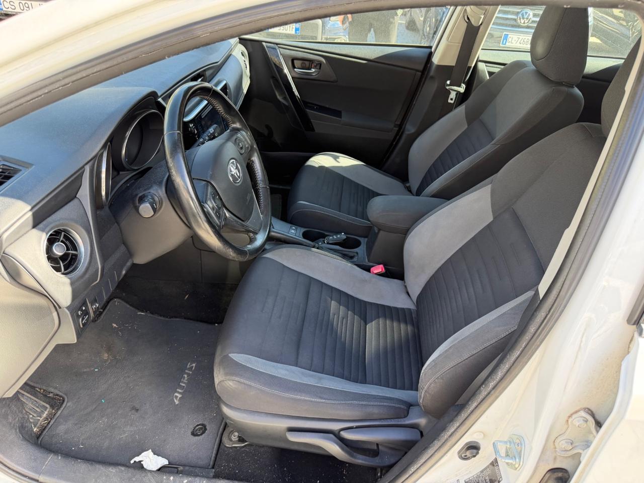 Toyota Auris 1.8 Hybrid Lounge automatico