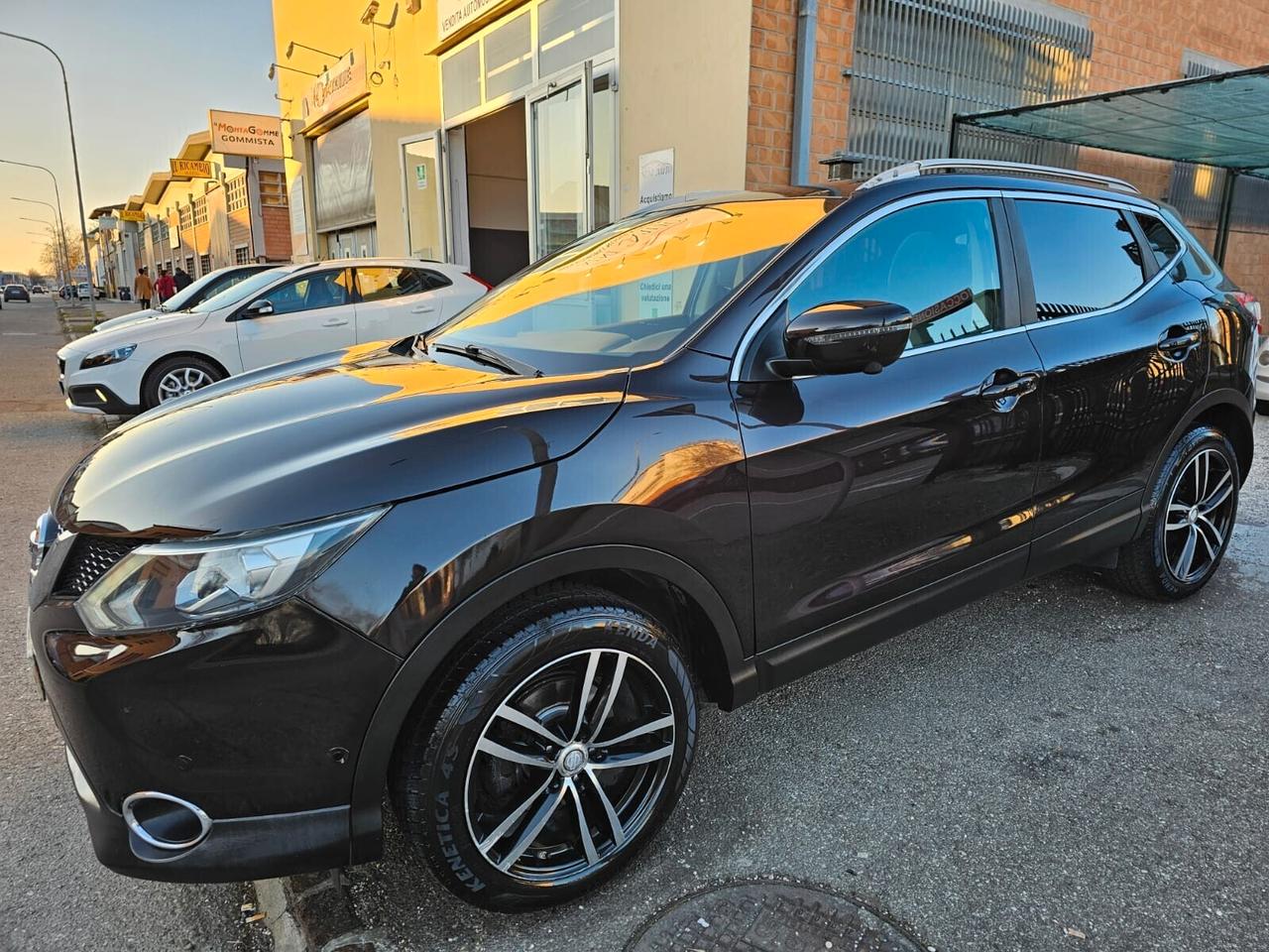 Nissan Qashqai 1.5 dCi 110cv 360°*Pelle*Navi*Tetto*Pdc*Bi-Xeno*18*