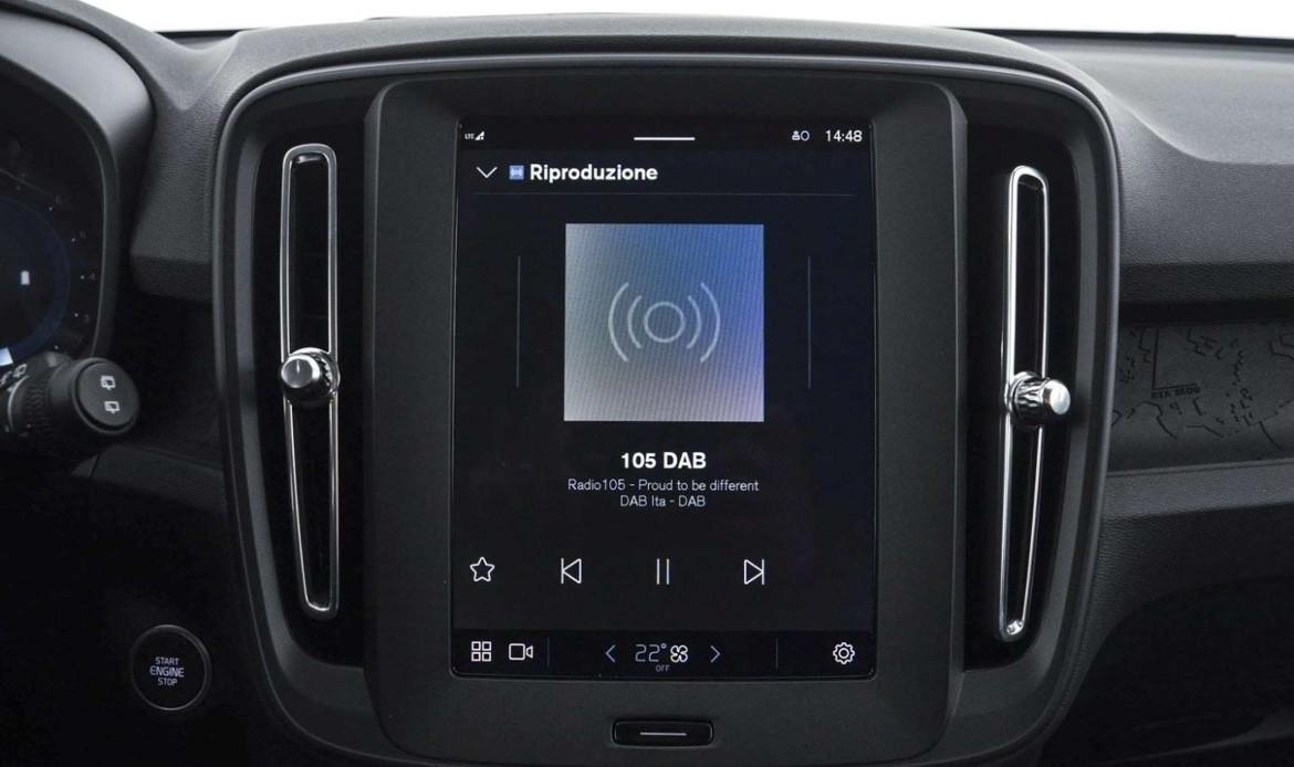 Volvo XC40 B3 automatico MILD HYBRID ELETTRICA NOLEGGIO 12 MESI